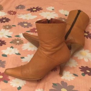 Genuine leather winter boots.